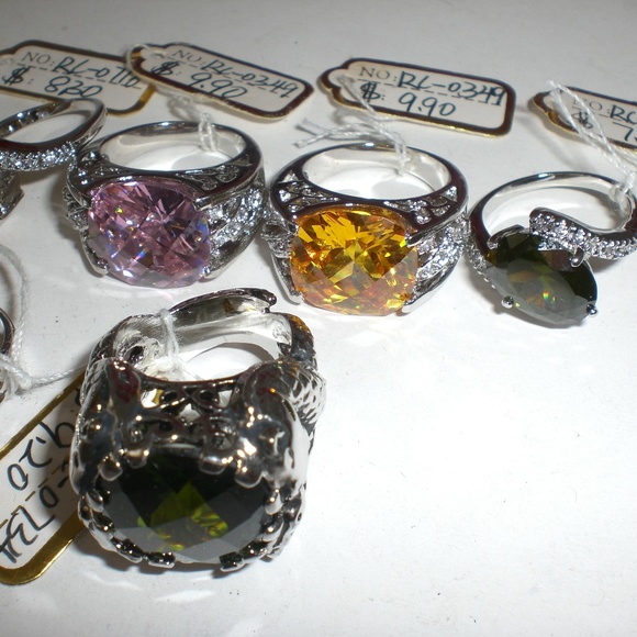 10 Amazing Rhinestone White Gold Realistic Rings - Picture 3 of 5